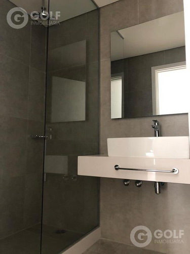 Apartamento Penthouse De 2 Dormitorios, Parrillero De Uso Exclusivo, Garaje, A Estrenar, Carrasco
