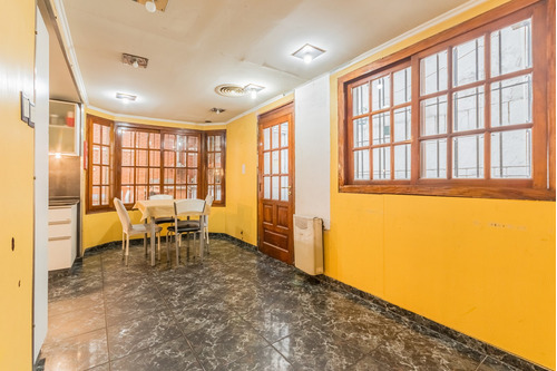 Casa. Gran Potencial Para Desarrollo Inmobiliario. Quincho Y Garage. Avellaneda Centro