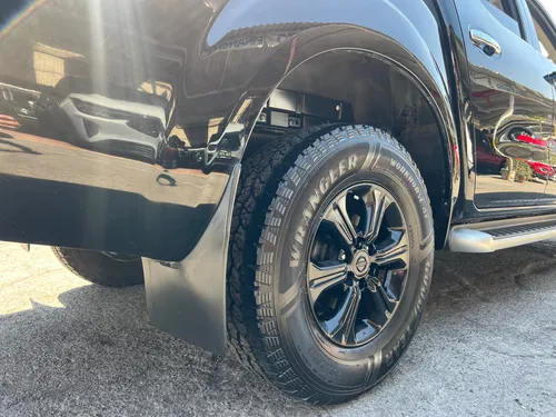 Nissan NP300 Frontier 2.5 Platinum LE At