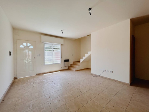 Imagen 4 de 7 de Duplex En Venta En Indio 439 (alem 2700)