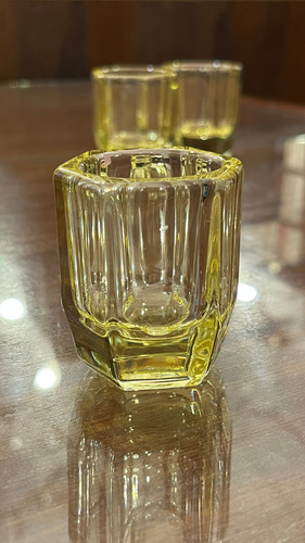 Antigua Licorera De Vidrio Amarillo Con 5 Vasitos Art Deco Amarillo (Usado)