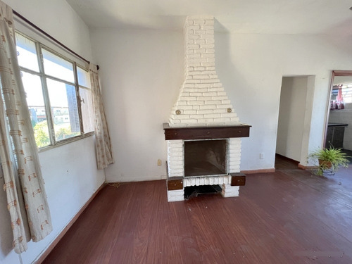 Alquiler De Lindo Apartamento. Peñarol, 3 O 4 Dormitorios, Estufa A Leña, Muy Luminoso Y De Buen Tamaño!