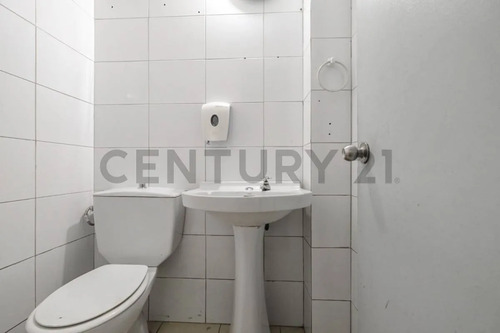 Oportunidad!! Rebajada, Oficina De 6 Privados Y 3 Baños E...