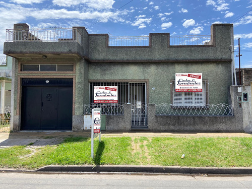 2 Casas Construidas Con Terreno En Zona Industrial