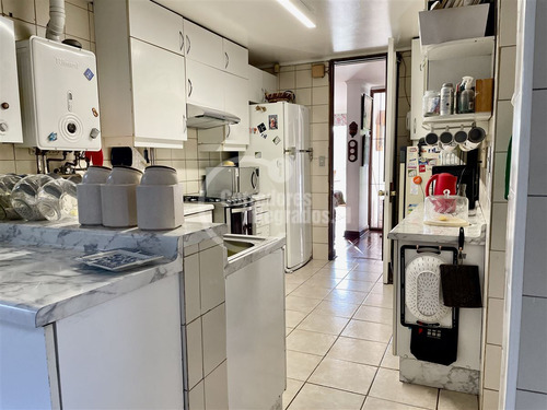 Acogedora Casa En Venta De 6 Dorm. En Los Domínicos, Piscina