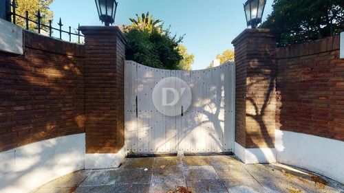 Imagen 20 de 30 de Frente A La Quinta Presidencial, Muy Buen Chalet Sobre Lote De 750 M2.