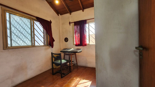Casa 3 Ambientes C/coch+galpón Excelente Ubicación