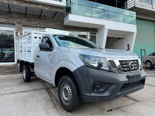 Imagen 3 de 8 de Nissan Np300 2016 3.5 Estaca Cabina
