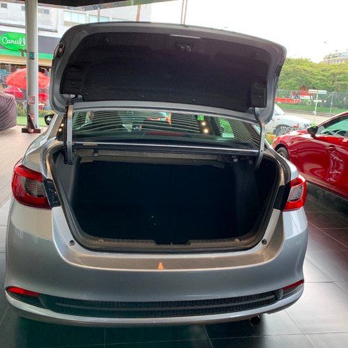 Imagen 8 de 14 de Mazda 2 Sedan Touring At Plata