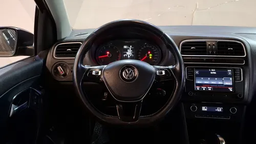 Volkswagen Vento 1.6 HIGHLINE AUTO