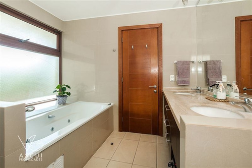 Imagen 11 de 20 de Casa En Venta De 4 Dorm. En Las Condes
