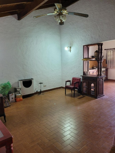 Chalet En Venta En Castelar Sur