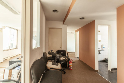 Venta Oficina Comercial Piso Entero, 8vo. Excelente Ubicación. Av. Belgrano 1400