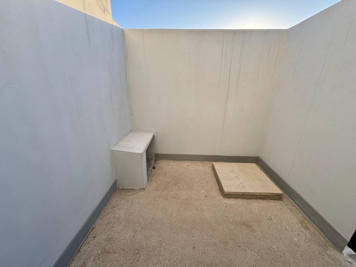 Venta Casa 2 Dormitorios Otros Barrios Con Cochera