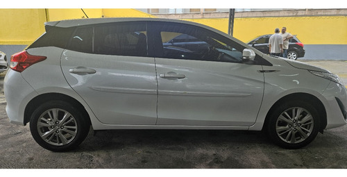 Toyota Yaris 1.3 16V FLEX XL LIVE MULTIDRIVE