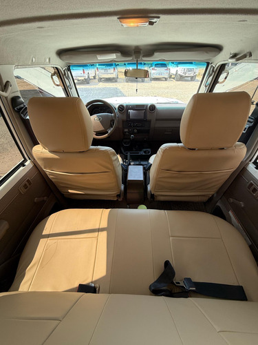 Toyota Land Cruiser Machito 76