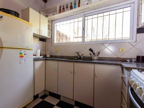 Imagen 4 de 19 de Casa De 2 Dormitorios Con Patio Y Jardin En Venta Alberdi