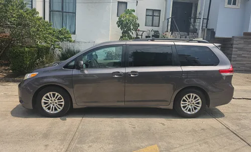Toyota Sienna 3.5 Xle V6/ Qc At
