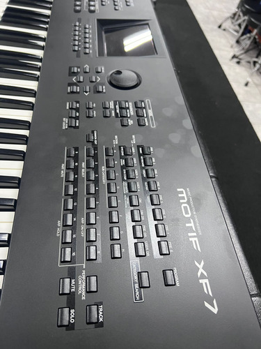 Workstation Yamaha Motif Xf7 Com Case Gator Gkpe88