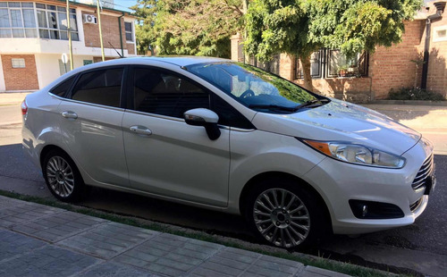 Ford Fiesta Kinetic Design 1.6 Sedan Titanium 120cv 2014