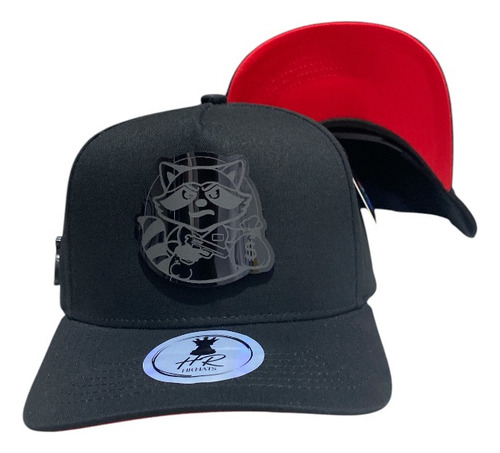 Gorra Mapache Placa Premium Negro Visera Negra Y Rojo Debajo Ajustable