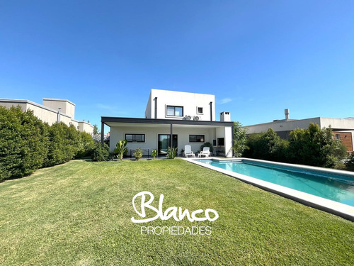 Casa En Venta En San Eduardo, Pilar Del Este, Pilar