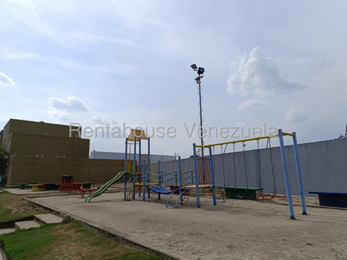 Dennymar, Alquila Hermosa Casa En Exclusiva Zona De Cabudare Presigiosa Urbanizacion Posee 2 Habitaciones 2 Baños Tanque Subterraneo Y Bellas Areas Comunes! B5a18700