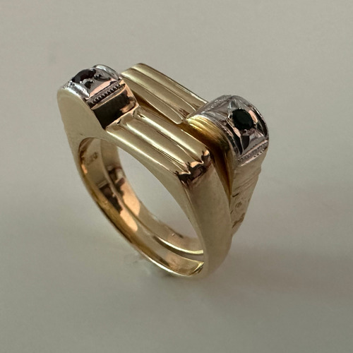 Par De Anéis Em Ouro 18k,um Com Esmeralda E Outro Comrubi. (Usado)