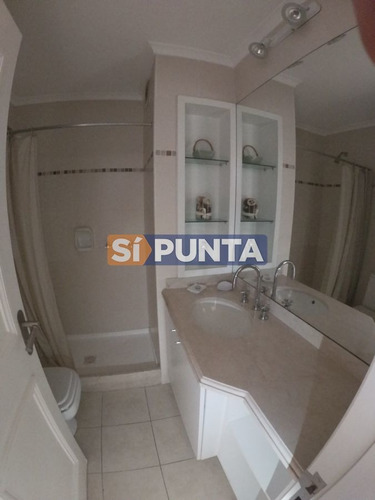 Imagen 12 de 23 de Torre Con Servicios