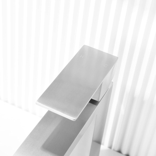 Grifo Del Lavabo Del Cuarto De Baño, Con El Desagüe Emergent
