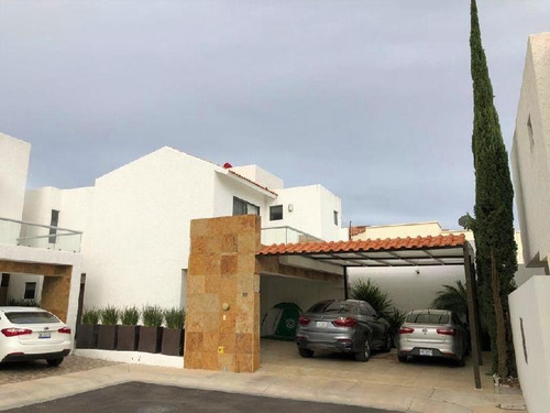Imagen 2 de 20 de Casa Con Alberca Propia Con Ampliación Y Terreno Excedente En Juriquilla Santa Fe