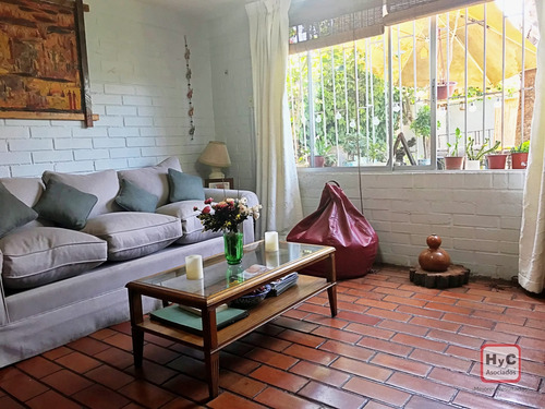 Casa En Venta En La Comuna De Maipú, 3 Dormitorios, 2 Baños.