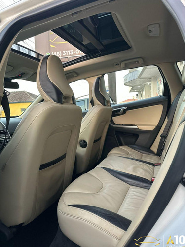 Volvo XC60 T-5 R-DESIGN 2.0 FWD 5p