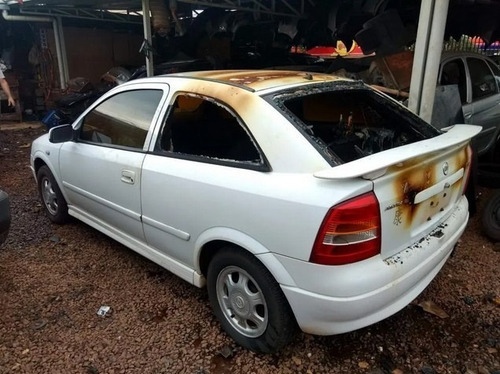 Imagem 1 de 3 de Sucata Chevrolet Astra 1999 À 2008 Para Retirada De Peças