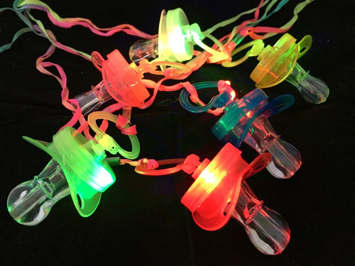 Imagen 5 de 6 de Silbato Chupete Luminoso Led Pack X 5 Colgantes Con Luz