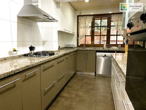 Casa En Arriendo De 6 Dorm. En Las Condes