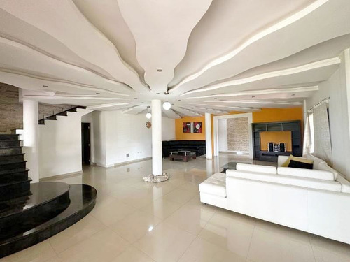 Josseyris Jimenez Vende Casa En Safari Country Club Carabobo