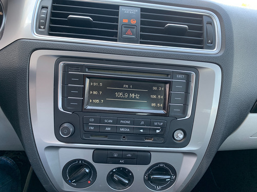 Volkswagen Jetta 2.0 Live Mt