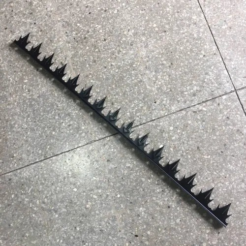 Imagen 3 de 3 de Puntas Tiburón Para Rejas Y Muro, Tiras De 1 Mt, 1.5mm Esp.