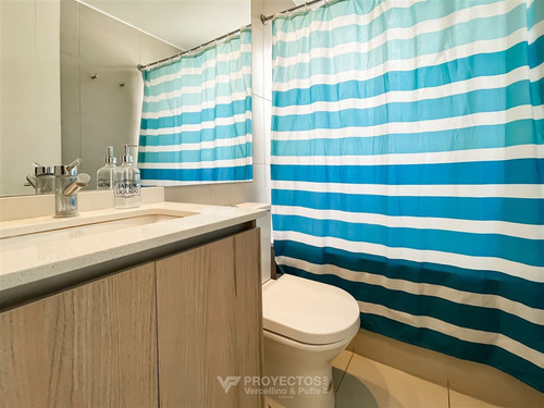 Casa En Arriendo De 5 Dorm. En Colina