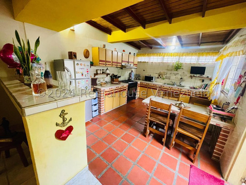 Dennymar, Vende Apartamento Espectacular En Agua Viva Cabudare Con 4 Habitaciones 4 Baños, Ubicacion Privilegiada En Optimas Condiciones Impecable! B4a28561