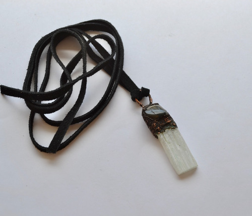 Imagen 3 de 4 de Collar De Hombre, Piedras Cianita Y Ojo De Halcon Con Cuero