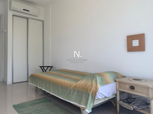 Moderno Apartamento De Dos Dormitorios En Venta - Punta Del Este-ref:4084