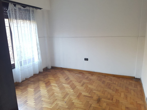 Chalet En 2 Plantas. Oportunidad