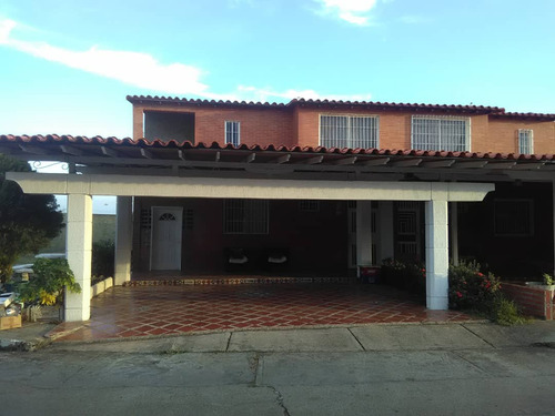 Town House En La Urb Villas Morichal / Tipuro Ve02-1737st-ecam
