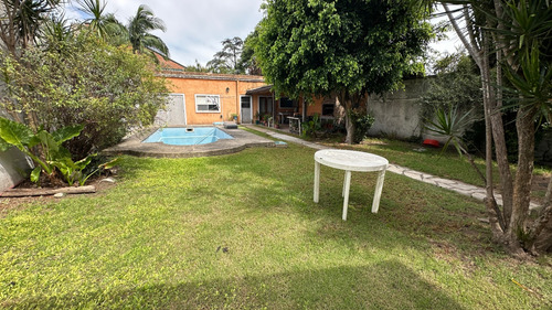 Casa En Venta De 4 Dormitorios C/ Cochera En El Palomar