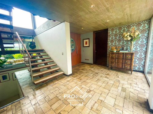 Casa En Venta De 4 Dorm. En Las Condes
