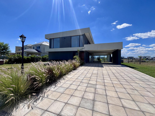 Venta Casa San Sebastián Área 7 - 6 Ambientes A La Laguna
