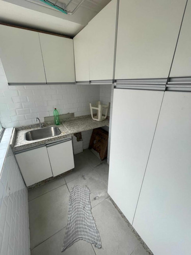 Apto Com 2 Dorm E 1 Banheiro!