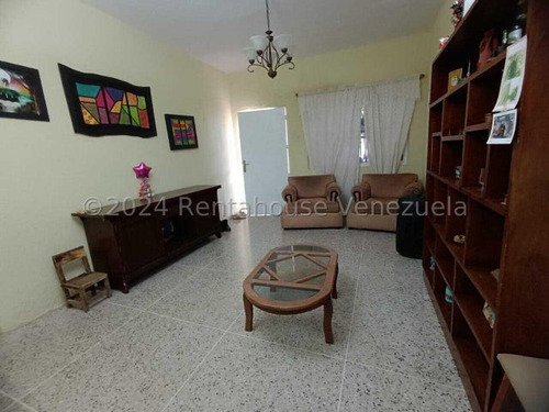 Amp, Mls #24-19434 Vende Casa En Los Olivos